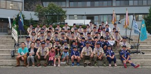 国立磐梯青年の家の前で撮影した千葉一団全体写真です